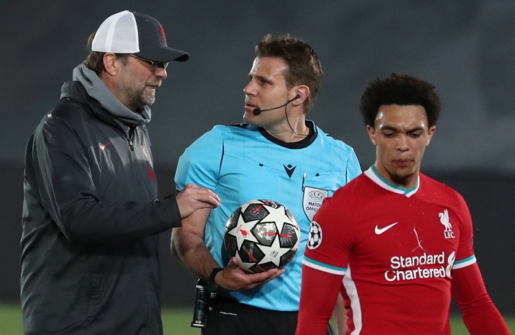 世体：埃里克-加西亚拒绝了巴黎的合同报价，选择留在巴萨（世体：埃里克-加西亚拒签巴黎报价，决定留守巴萨）