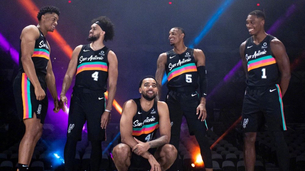 TA报道4-3-3阵型：起源于荷兰全攻全守，如今阵型界限已模糊（TA解析4-3-3：源自荷兰全攻全守，现今阵型边界愈发模糊）