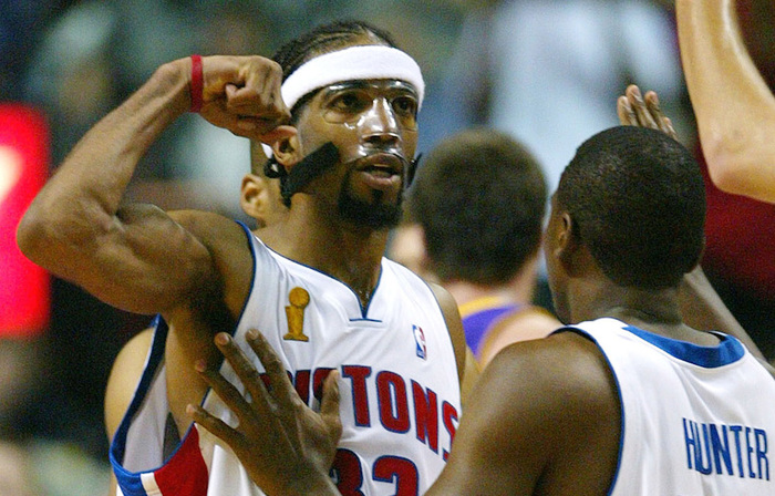 雷霆VS马刺前瞻：马刺三杀or雷霆复仇？SGA大战文班亚马（雷霆对马刺赛前看点：马刺冲击三连杀还是雷霆上演复仇？SGA硬撼文班亚马）