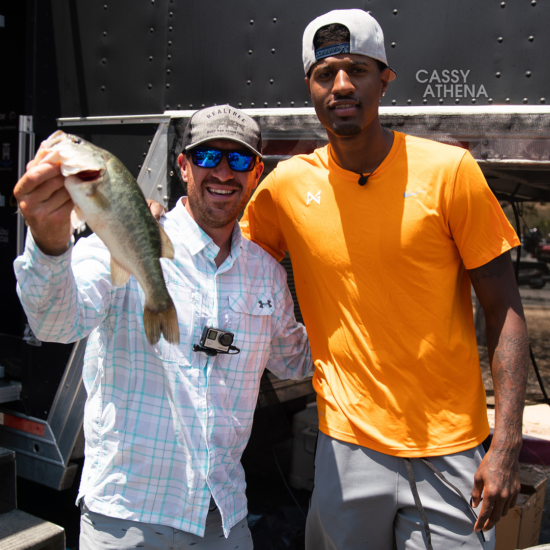 詹姆斯：不管我是21还是41，膝盖内侧被那样撞到都很危险（詹姆斯：不分年龄，膝盖内侧挨那样一撞都很危险）