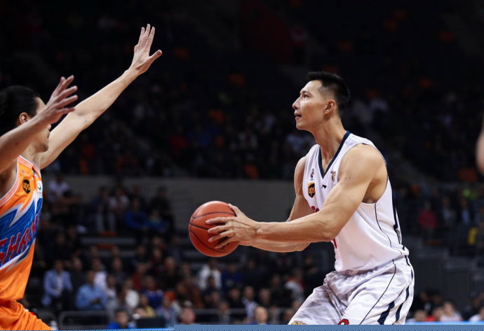 完成大四喜，姆巴佩当选欧冠官方本周最佳球员（姆巴佩上演大四喜，荣膺欧冠官方周最佳球员）