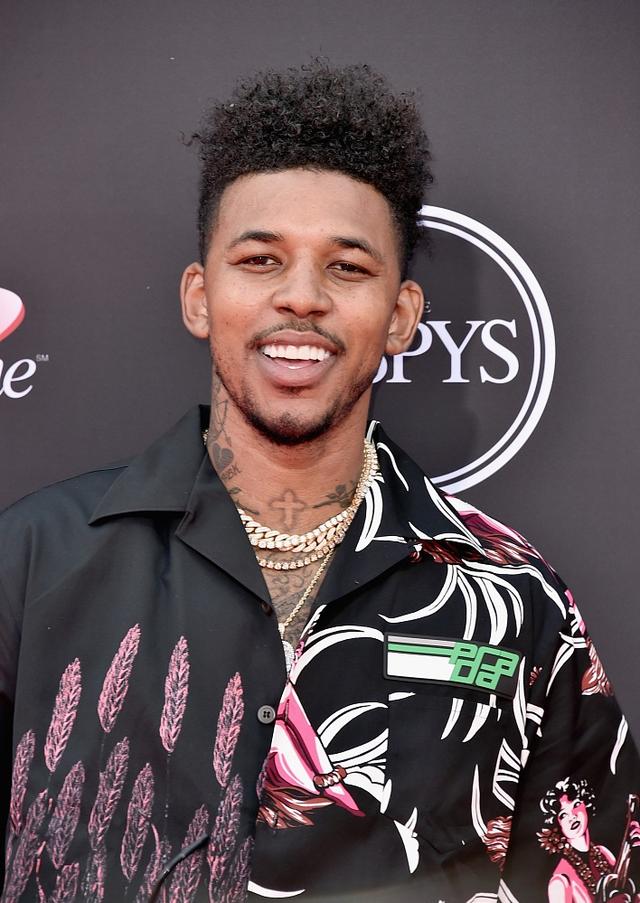 C罗一家海边度假，乔治娜晒比基尼展示性感身材（C罗携家人海边度假，乔治娜比基尼亮相秀火辣曲线）