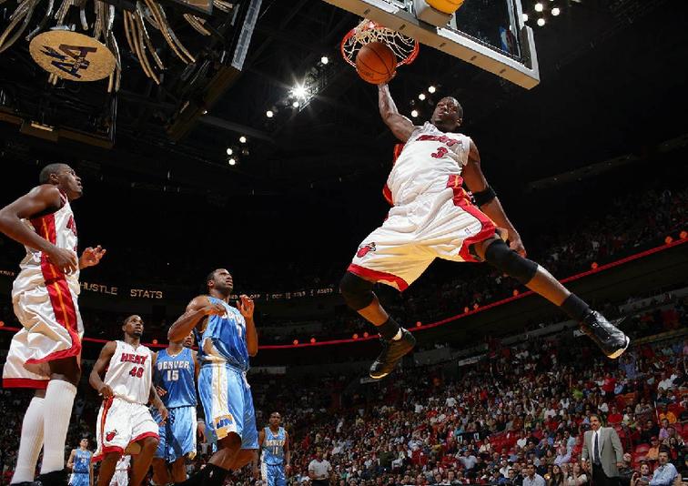 记者：申花今天下午飞赴天津，于汉超、戴伟浚等人随队出征（记者：申花今日下午飞往天津，于汉超、戴伟浚等随队出发）