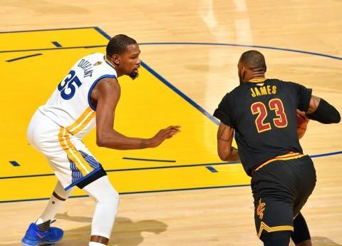 詹姆斯称赛场激情无可替代，点燃全场气氛（詹姆斯直言赛场激情不可替代，燃爆全场）