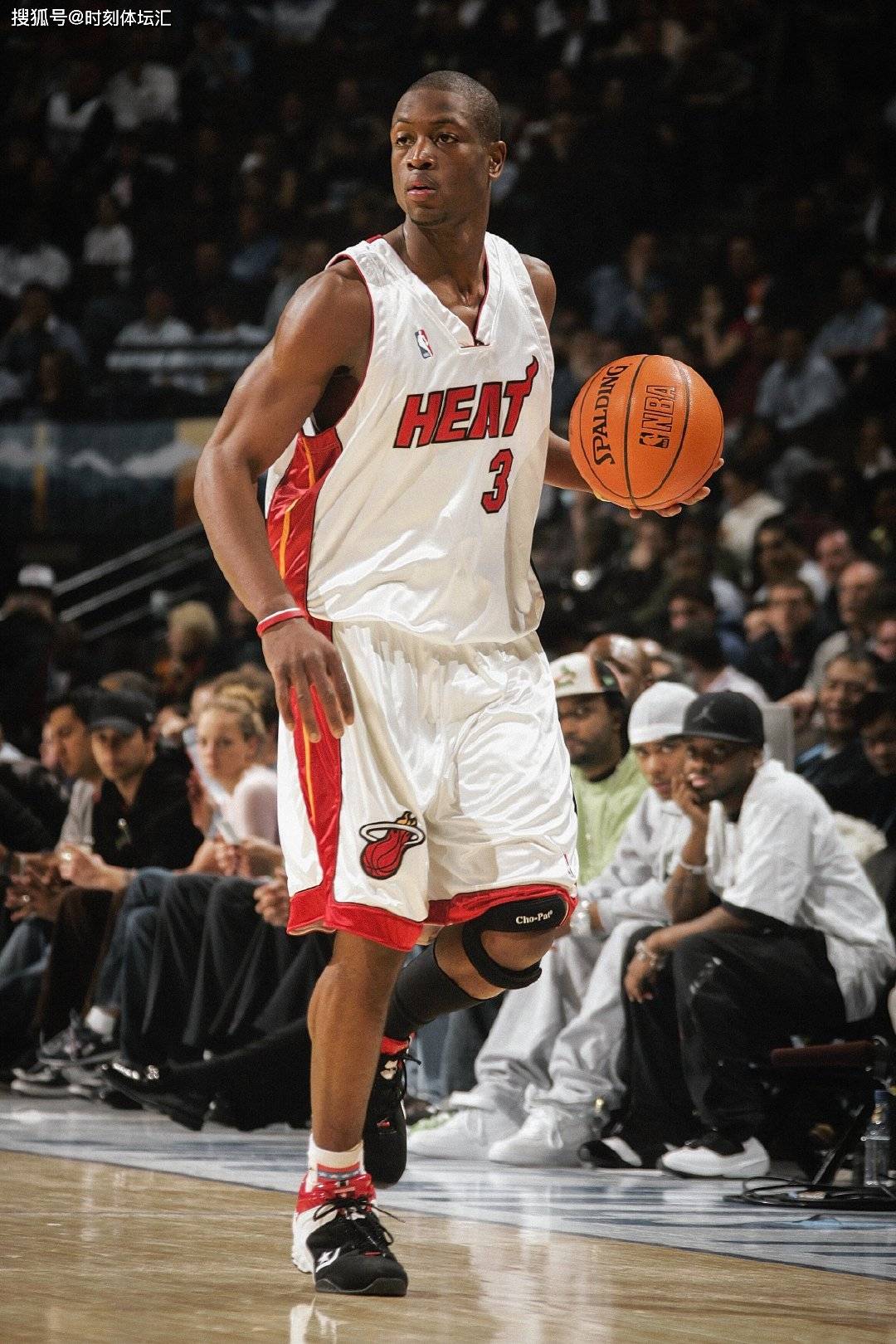 美媒：布克预计在对阵湖人或勇士的比赛中复出（美媒称布克有望在对湖人或勇士的比赛中复出）