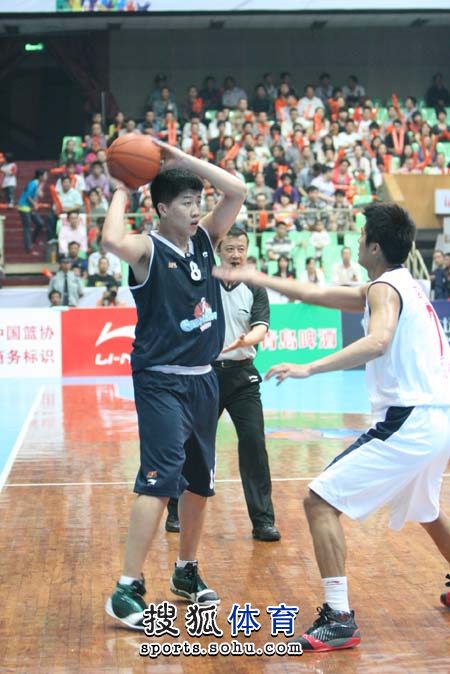 从三分倒数变神射大队！休赛期最稳补强？冷面杀手改写格局（三分垫底到神射军团：休赛期最稳补强？冷面杀手重塑格局）