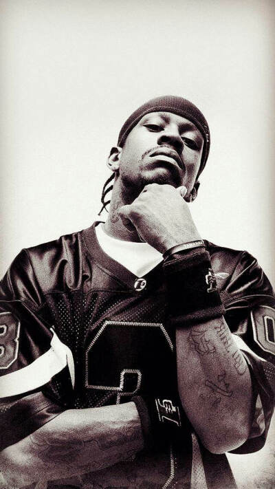 狼队防线改善主场迎战曼联，英超对决比分或1-1、2-2（防线回暖的狼队主场迎曼联，英超大战或以1-1或2-2收场）