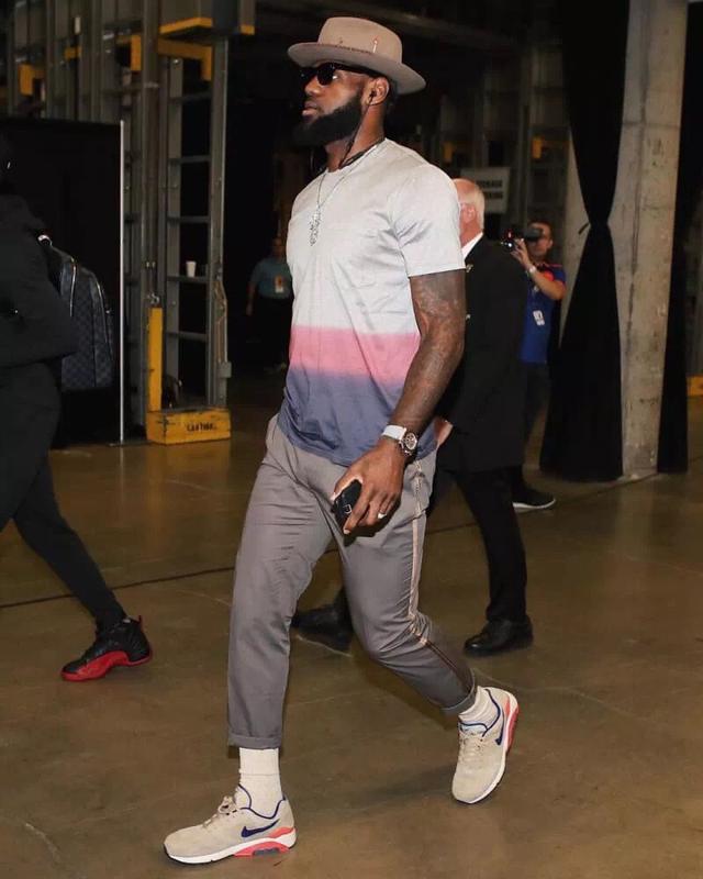 活塞成本赛季雷霆之后，第二支拿到20胜的球队（继雷霆之后，活塞成为本赛季第二支斩获20胜的球队）