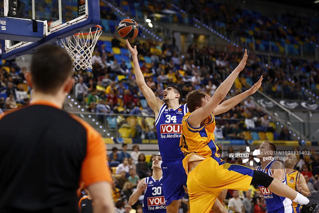 斯潘塞兄弟同日爆发，得分同时创下赛季新高（斯潘塞兄弟同日齐发力，双双刷新赛季得分新高）