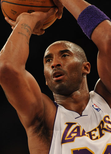 曼联狂丢21球暴露防守隐患，明夏抢免费英超铁卫！阿莫林欲签嫡系（曼联连丢21球显后防短板，明夏瞄准免签英超铁卫，阿莫林力荐嫡系）