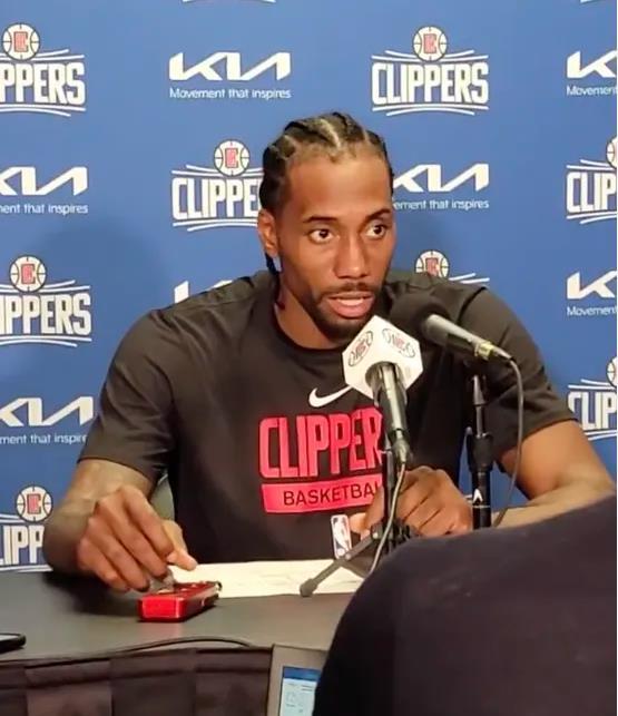 皇马客战赫罗纳：姆巴佩搭档维尼修斯，贝林厄姆、居莱尔出战（皇马做客赫罗纳：姆巴佩联手维尼修斯，贝林厄姆与居莱尔同场亮相）