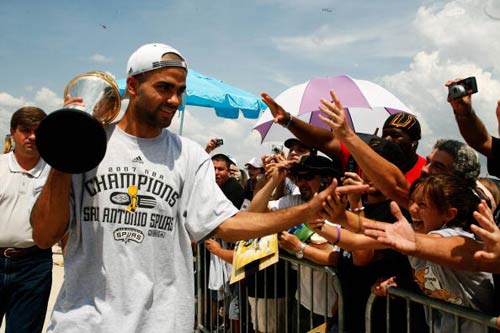 意甲联赛焦点战：尤文图斯险胜罗马（意甲重磅对决：尤文图斯惊险击败罗马）