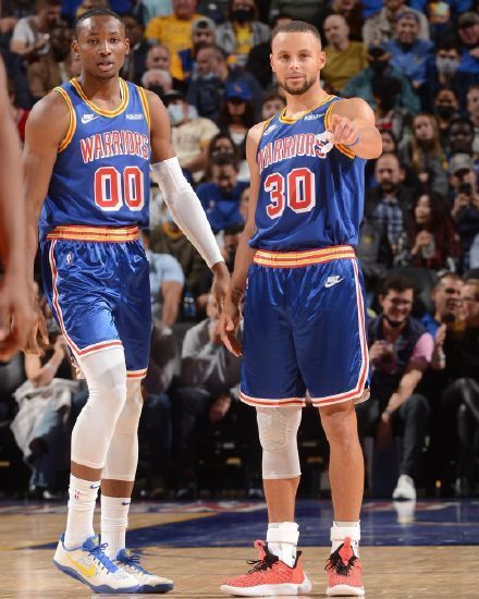 李璇：中足联颁奖礼毫无市场意识，像80年代厂矿表彰大会（李璇：中足联颁奖典礼缺乏市场化思维，宛如80年代厂矿表彰会）