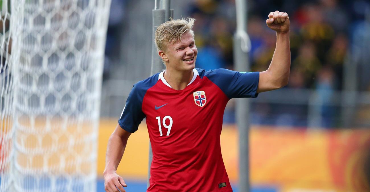 足球英超豪门逆转取胜，主帅赛后握拳怒吼（英超豪门逆转告捷，主帅终场握拳怒吼）