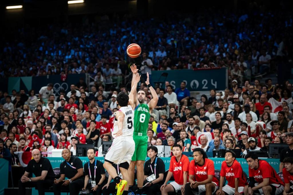 莱昂纳多21球6助攻助海港夺冠，中超总进球63球紧追武磊（莱昂纳多21球6助攻助海港封王，中超生涯63球逼近武磊）