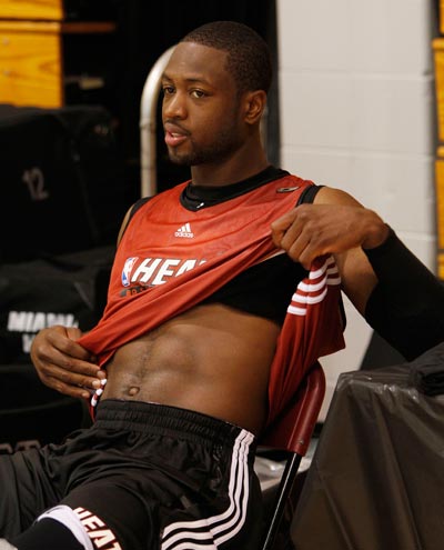 活动组织者：梅西本想走向看台与球迷互动，但被政客拉去拍照（主办方称梅西原本要到看台与球迷互动，却被政客拉去合影）