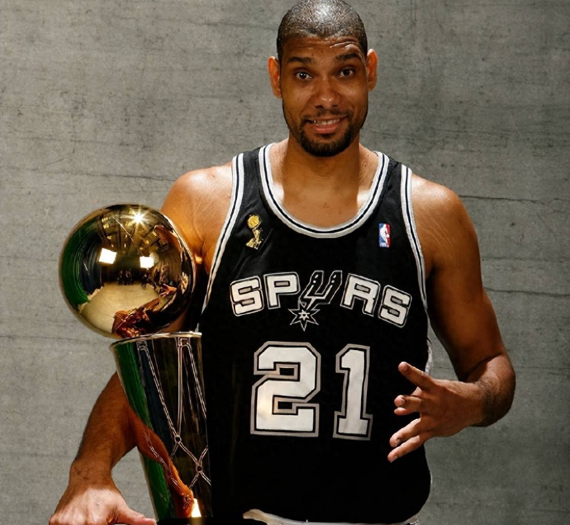 🎮DK 1-0 T1：双C灌满伤害全局大优，DK首局先下一城（🎮DK 1-0 T1：双核输出拉满掌控全图，先拔头筹赢下首局）