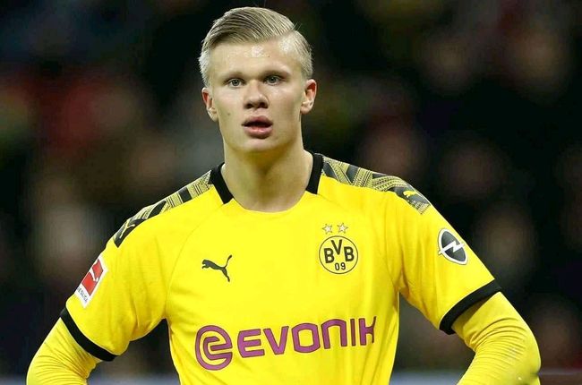 争议判罚点燃全场，两队差点动手（争议吹罚引爆火药味，双方险些爆发冲突）