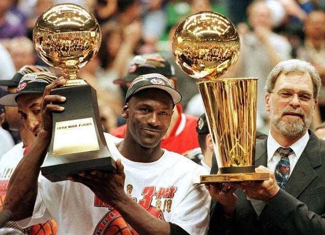 穆里尼奥：这是美妙的夜晚，我们掌控了比赛理应战胜那不勒斯（穆里尼奥：美妙之夜！我们掌控全场，战胜那不勒斯实至名归）