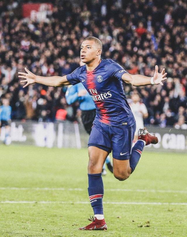 杰伦·约翰逊成老鹰队史常规赛首位单场拿15+15+15球员（队史首人！杰伦·约翰逊常规赛单场15+15+15）