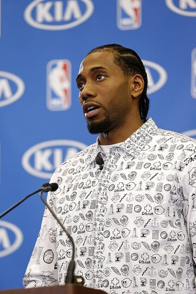 美媒：由于库里缺阵，76人主场最低门票降至8美元（美媒：因库里缺席，76人主场最低票价仅8美元）