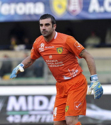 苦寻后悔药！步行者正积极交易中锋以补强特纳离队后的内线（为弥补特纳离队的内线空缺，步行者正积极寻求中锋交易）