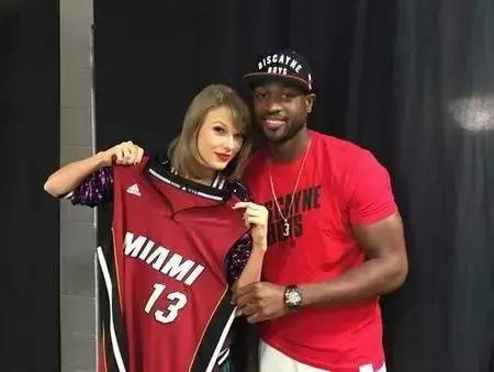 豪气！布里奇斯送队友劳力士表作为圣诞礼物，价值1.5万美元（大手笔！布里奇斯圣诞送队友劳力士手表，价值约1.5万美元）