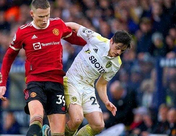 开始北伐！曼联在客场以4比1轻取狼队，3轮不败后升第6（北上征途开启！曼联客场4-1胜狼队，三轮不败升至第六）