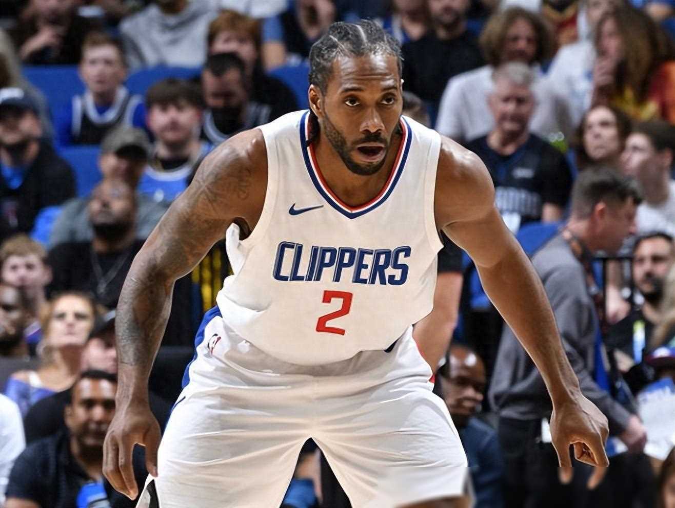 布莱顿发布三笘薰手持二战时日本侵略者照片的图片，如今已删除道歉但限制评论（布莱顿曾发布三笘薰手持二战日本侵略者照片，现已删帖致歉并限评）