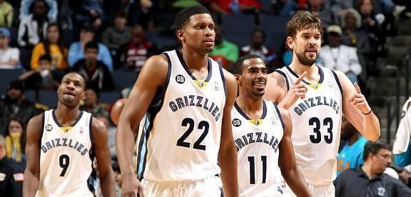 足球报：申花将利用今年最后两场亚冠来决定人员的去留（足球报：申花将以年内最后两场亚冠为考察依据确定人员去留）