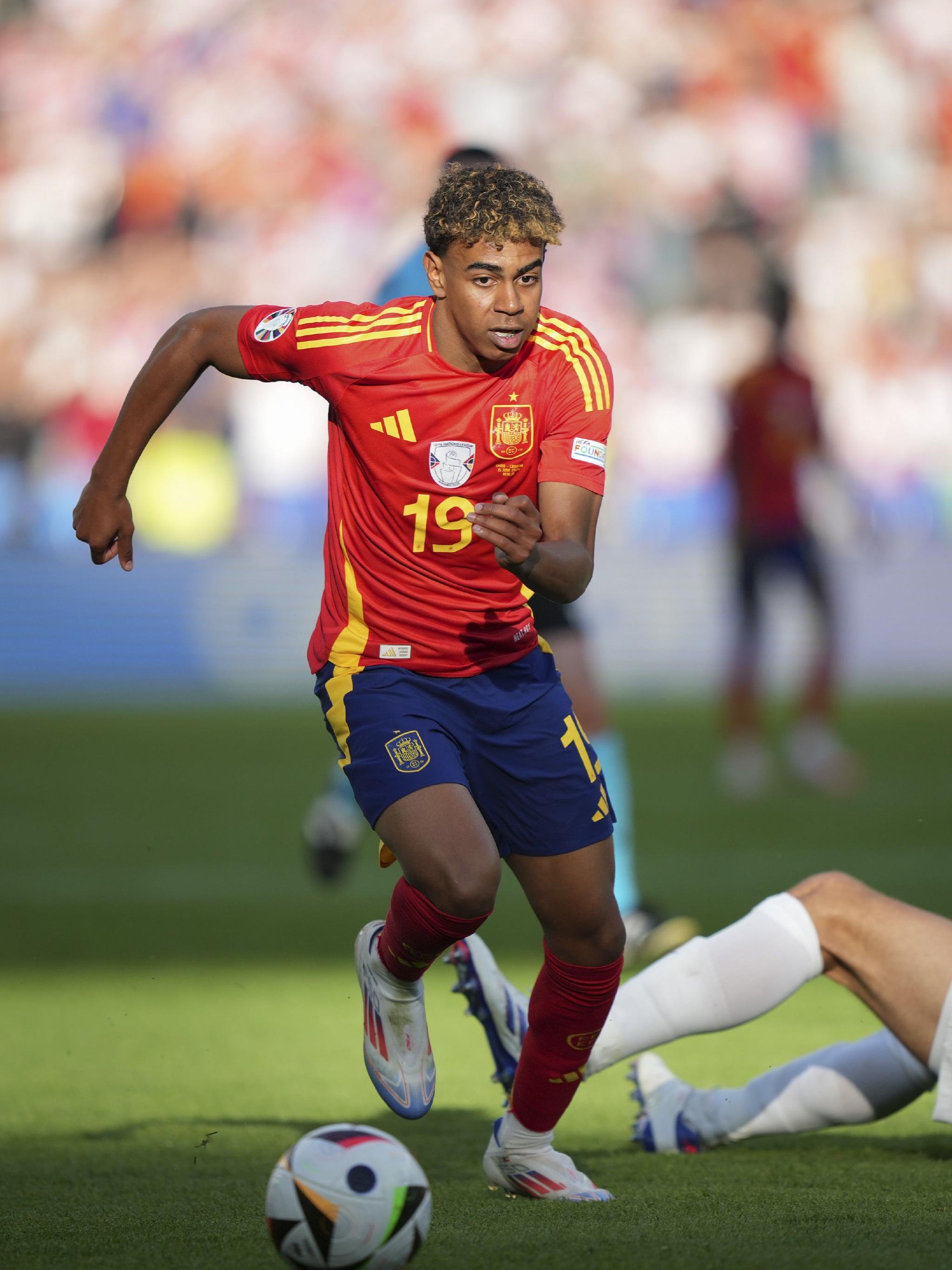 RAC1：巴萨称梅西曾与诺坎普施工方沟通，后者通知了俱乐部（RAC1：巴萨称梅西曾与诺坎普承建方联系，对方其后告知俱乐部）