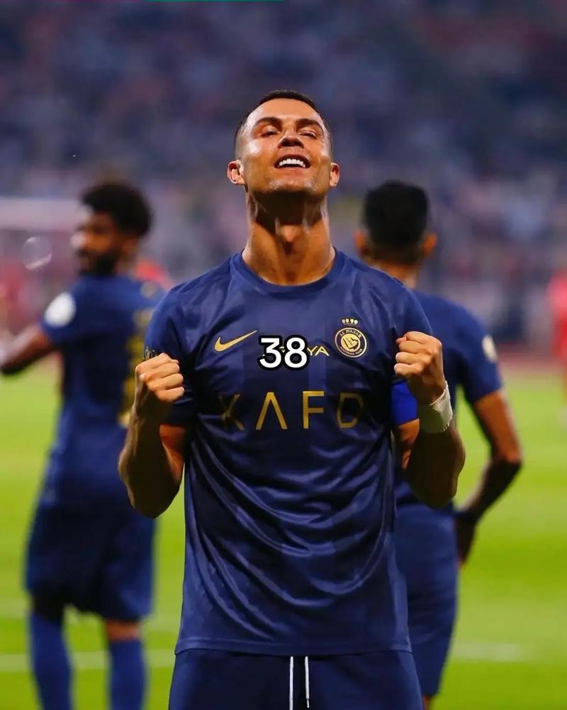 追上咱们盐城的足球巨星了，蒯纪闻还有苏超的队员们（走近盐城足球巨星蒯纪闻，与苏超球员相会）