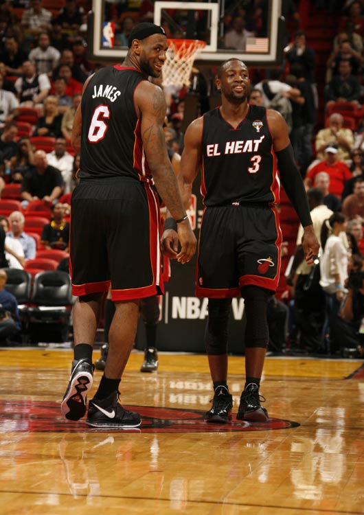 记者：对阵塞尔塔前阿隆索给全队放假两天，这让管理层不解（记者称阿隆索战塞尔塔前给全队放两天假，管理层难以理解）