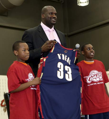 英超第17轮裁判选派：奥利弗将执法阿斯顿维拉vs曼联的焦点战（英超第17轮裁判安排：奥利弗吹罚阿斯顿维拉对曼联焦点战）